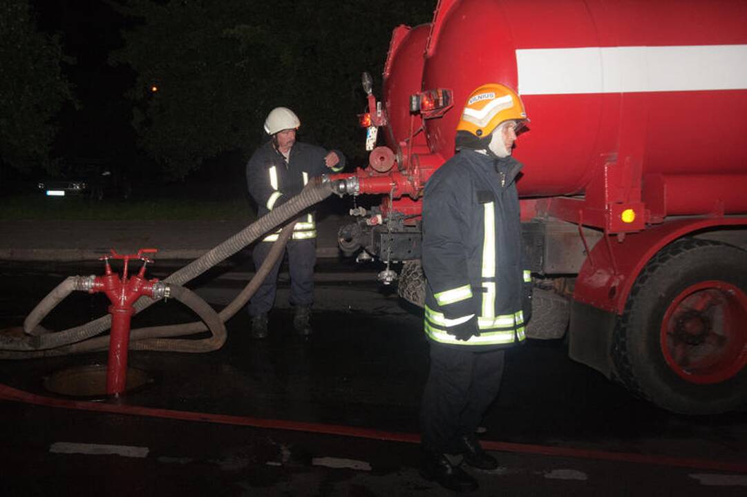 Dėl Žvėryne kilusio gaisro buvo uždaryta gatvė