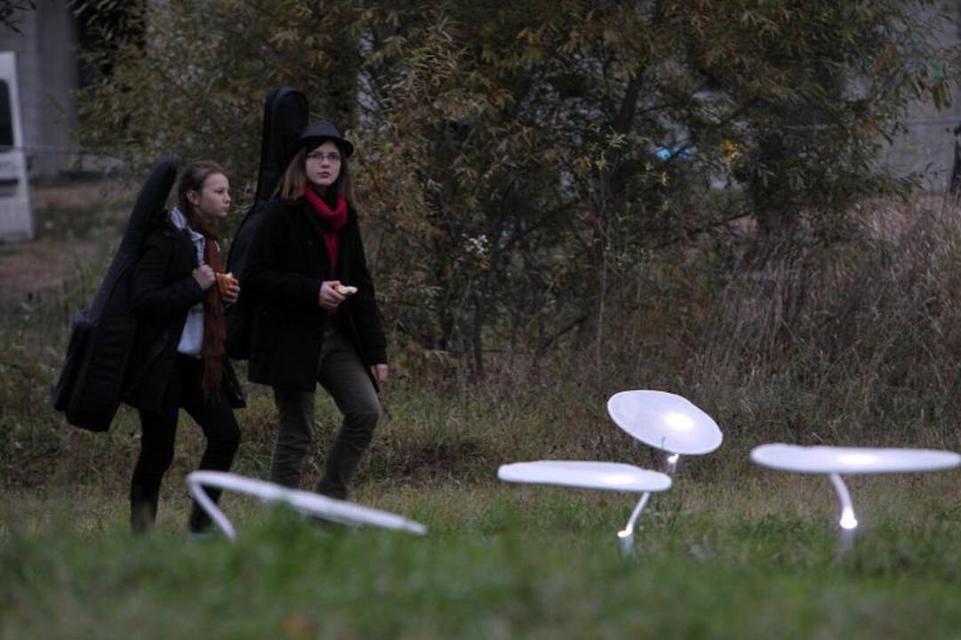 Pilaitės rajonas sužibo šviesų instaliacijomis