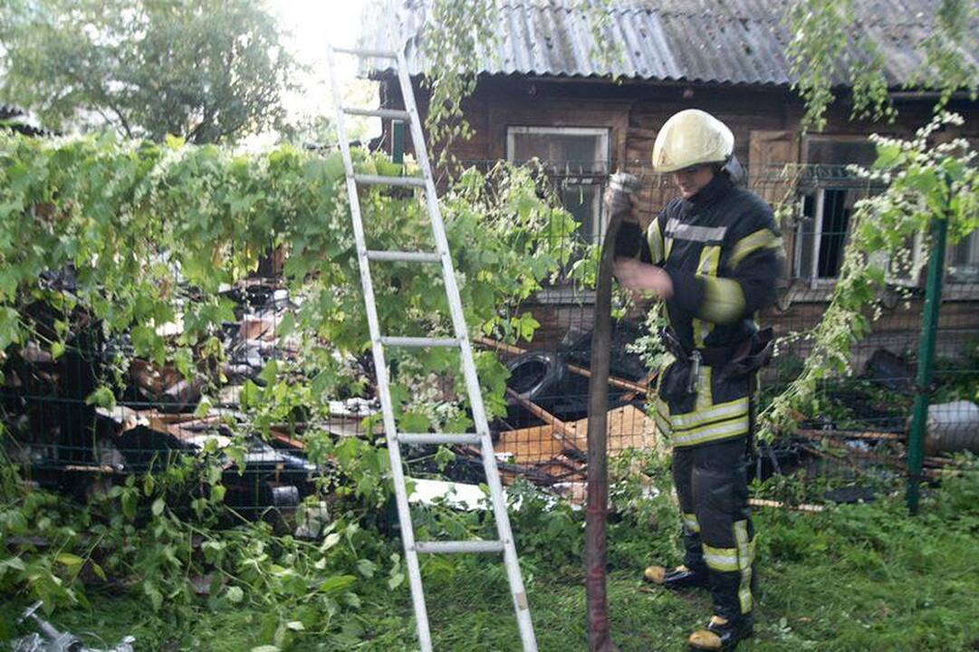 Žvėryne degė dar vienas medinis namas