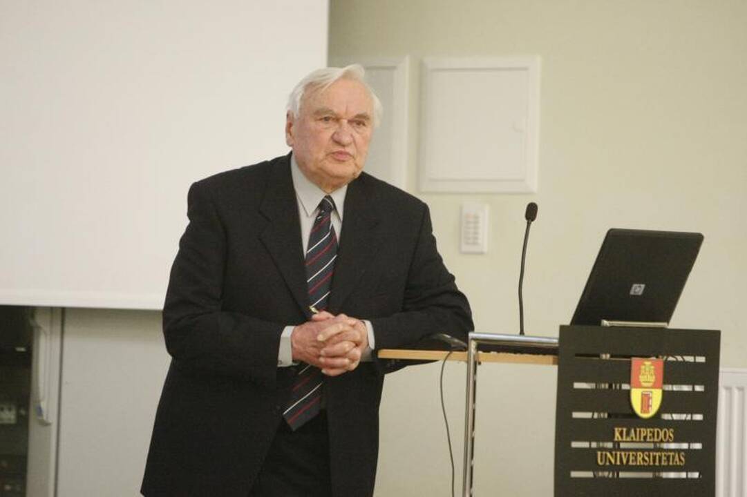 Knyga, kurioje į jūrą žvelgiama ne iš paplūdimio
