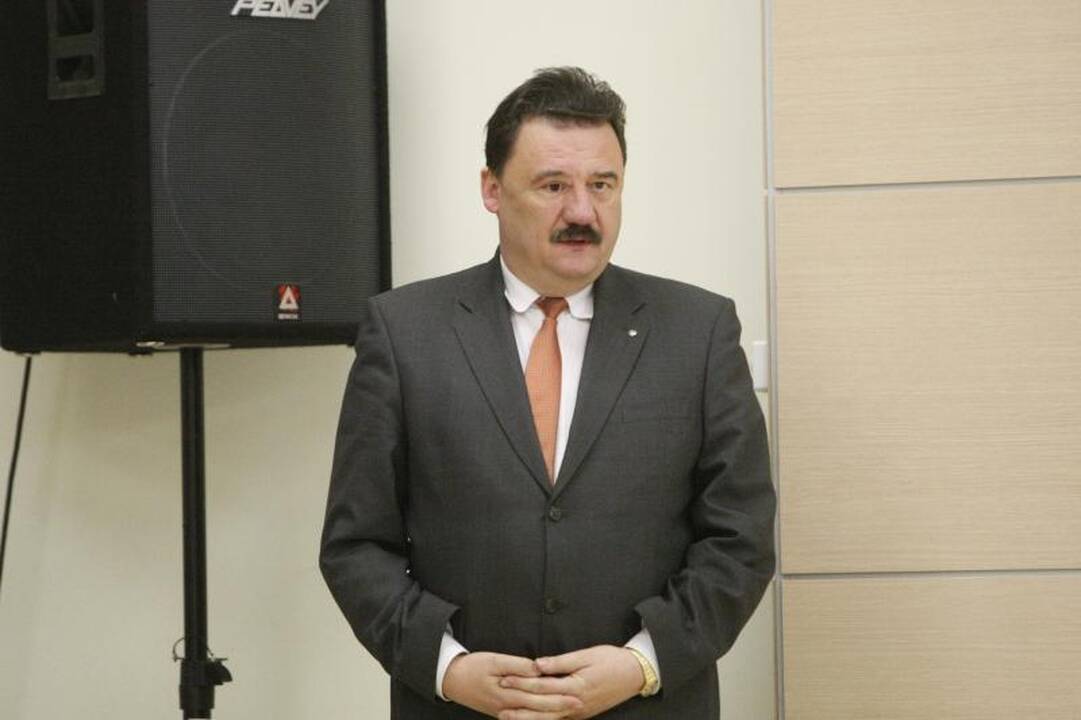 Knyga, kurioje į jūrą žvelgiama ne iš paplūdimio