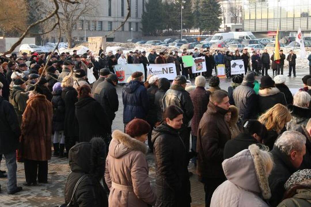 Kauniečiai protestavo prieš „krabų“ koaliciją