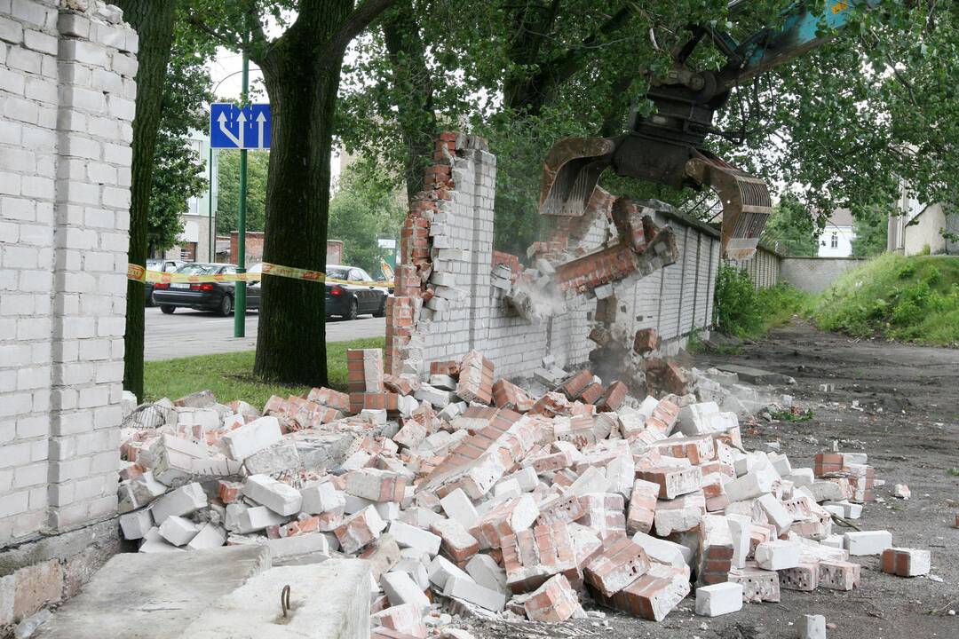 Griuvo klaipėdietiška Berlyno siena