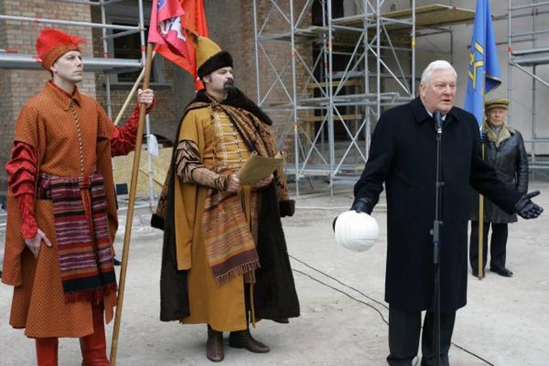 Valdovų rūmai papuošti vėtrunge