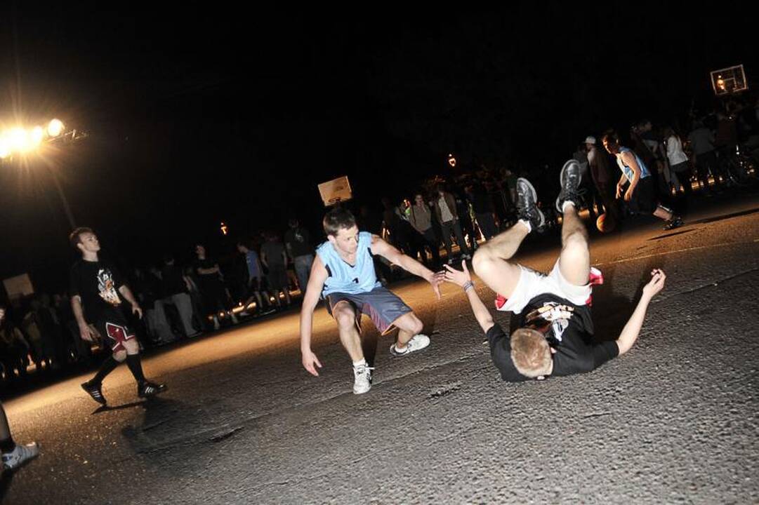 Kaune hiphopo ritmu siautė naktinis  krepšinis   