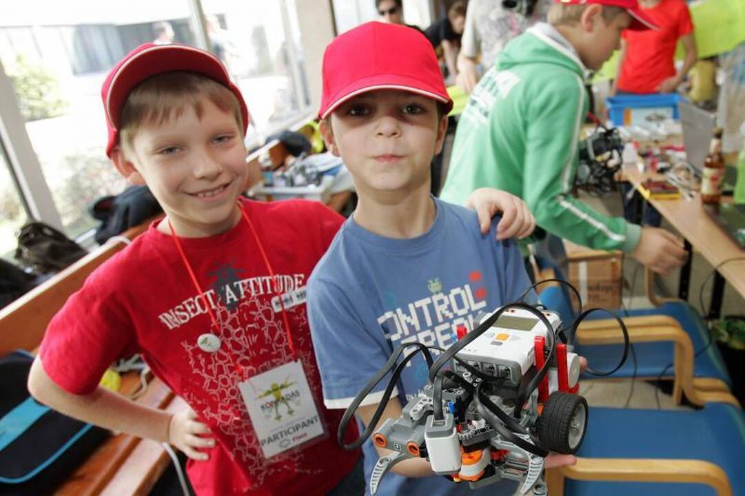 Studentų miestelyje virė robotų kovos   