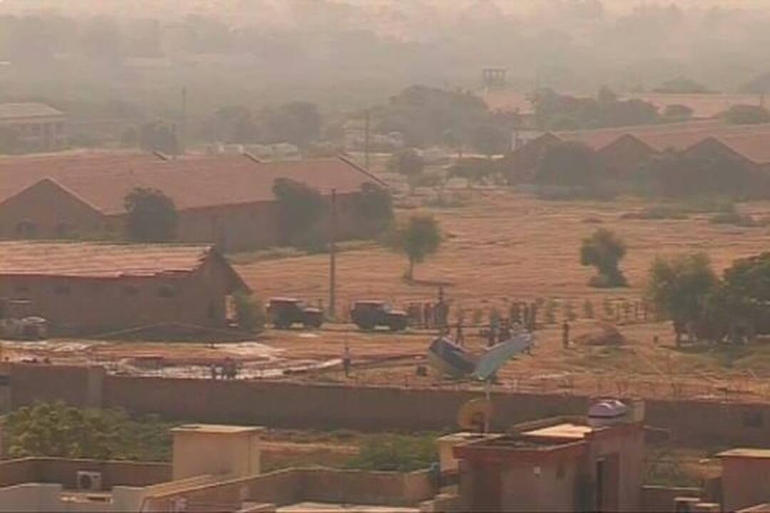 Pakistane sudužus lėktuvui žuvo 22 žmonės