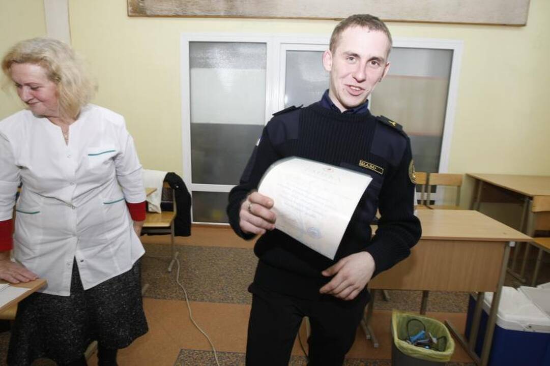 Valentino dieną būsimieji jūrininkai įprasmino savaip