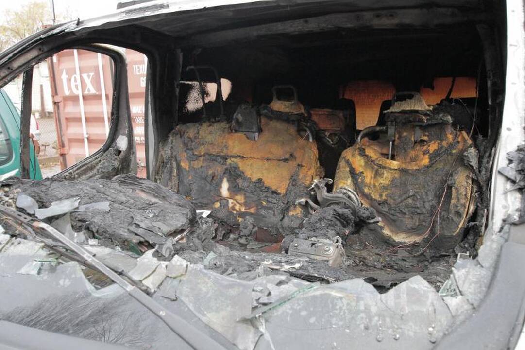 Klaipėdoje nepataisomai sudegė  mikroautobusas