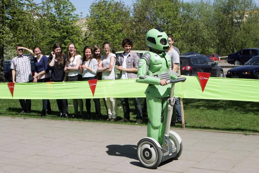 Studentų miestelyje virė robotų kovos   