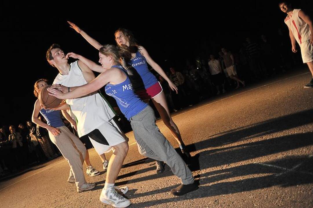 Kaune hiphopo ritmu siautė naktinis  krepšinis   
