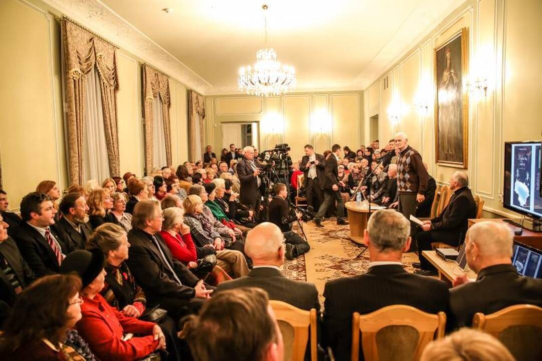 A. Smetonos palaikams grįžti į Lietuvą dar per anksti?