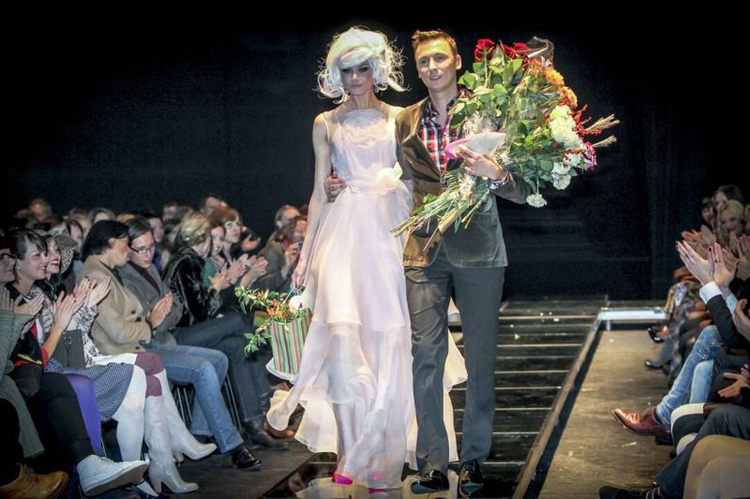 L. Larionovos ir E. Rainio kolekcijose – duoklė šilkinei elegancijai