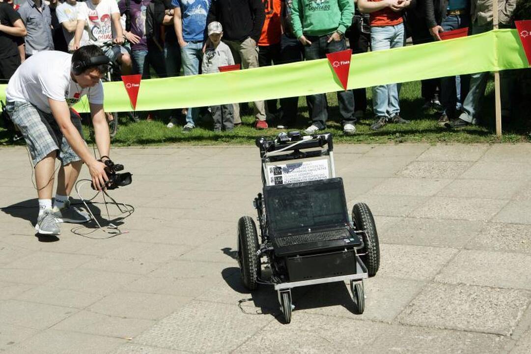Studentų miestelyje virė robotų kovos   