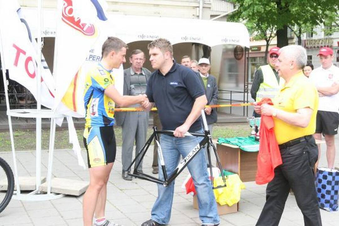 „Auksinėse kopose“ – lietuvių triumfas