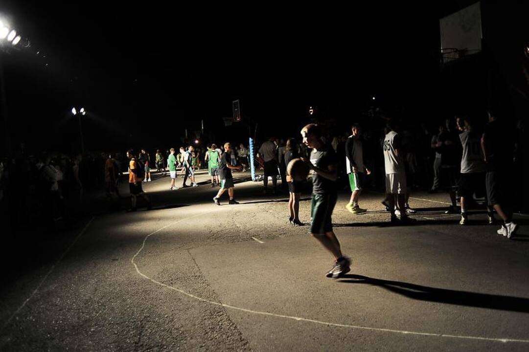 Kaune hiphopo ritmu siautė naktinis  krepšinis   