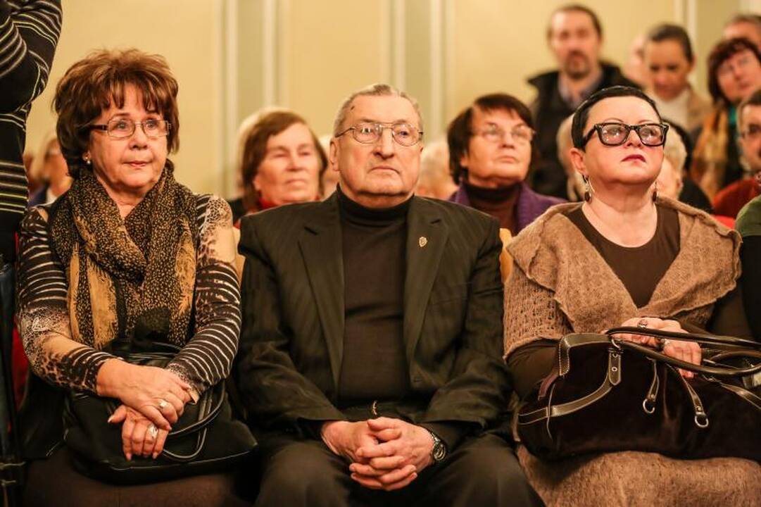 A. Smetonos palaikams grįžti į Lietuvą dar per anksti?