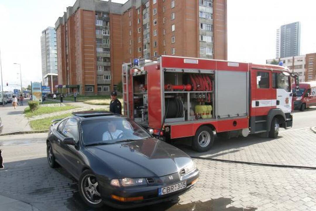 Uostamiestyje užsidegė „Audi“