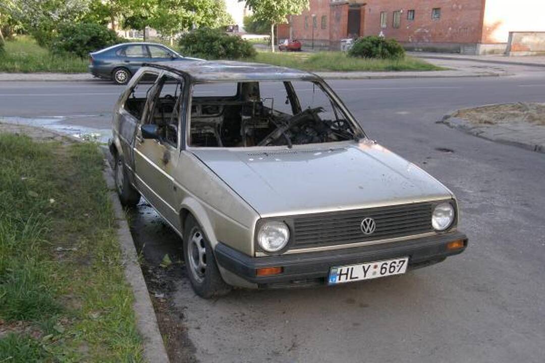 Klaipėdoje degė trys automobiliai (papildyta)