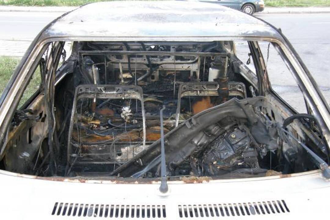Klaipėdoje degė trys automobiliai (papildyta)