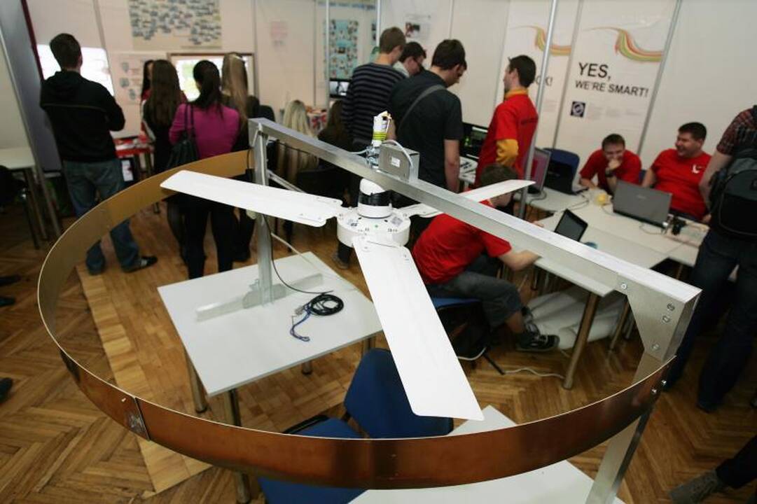 Studentų miestelyje virė robotų kovos   