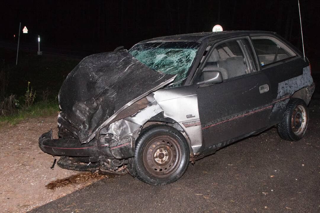Per avariją trūko automobilio „Opel“ saugos diržai