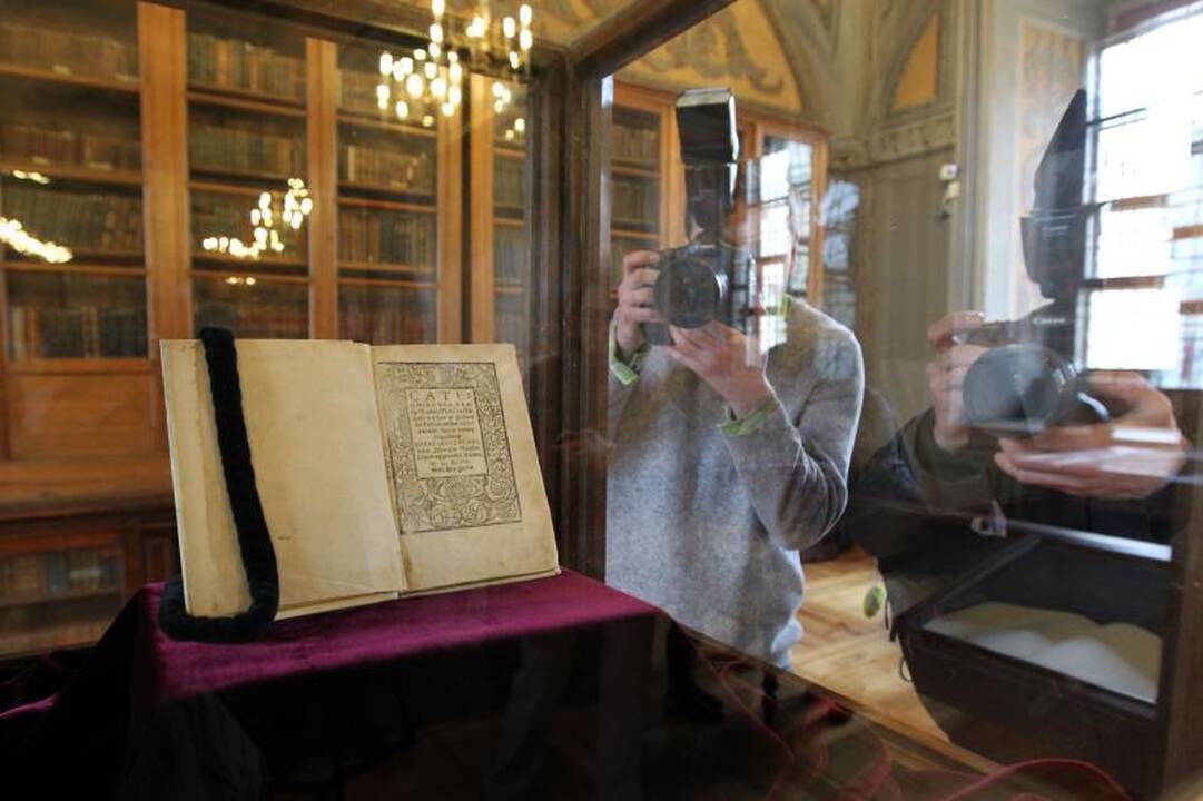 VU bibliotekoje eksponuojamas M.Mažvydo „Katekizmas“