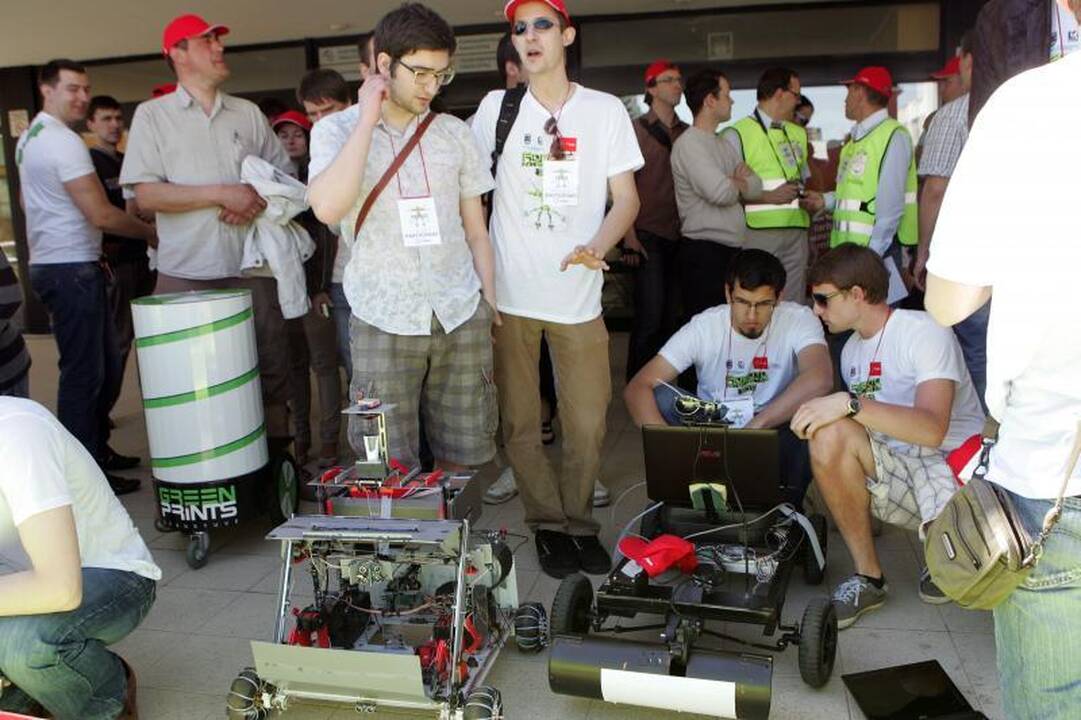 Studentų miestelyje virė robotų kovos   