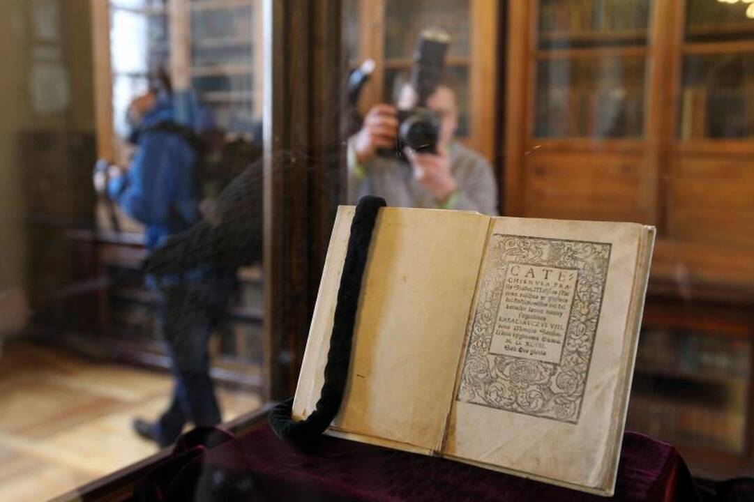 VU bibliotekoje eksponuojamas M.Mažvydo „Katekizmas“