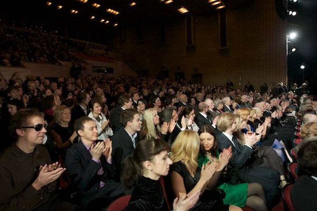 Teatro žmonėms - „Auksiniai scenos kryžiai“