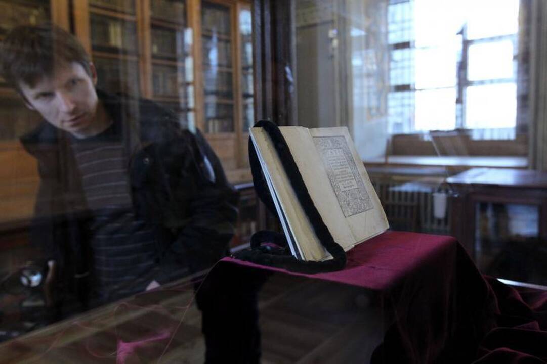 VU bibliotekoje eksponuojamas M.Mažvydo „Katekizmas“