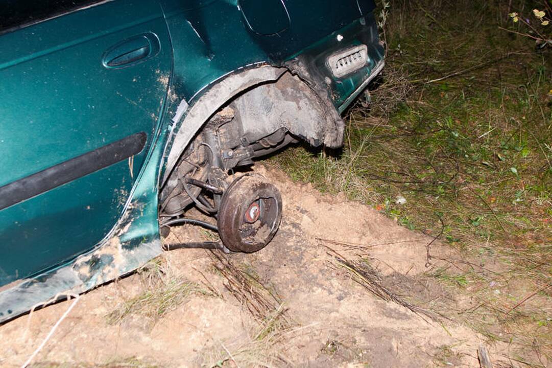 Per avariją trūko automobilio „Opel“ saugos diržai