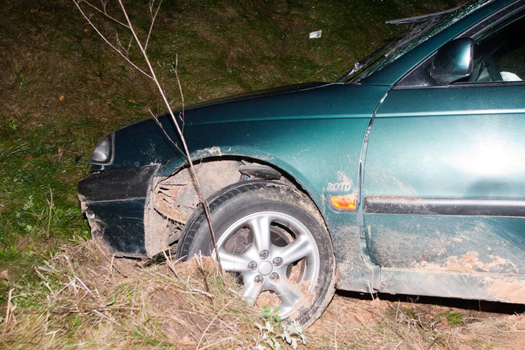 Per avariją trūko automobilio „Opel“ saugos diržai
