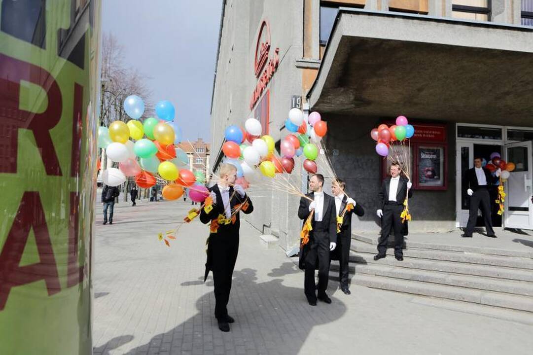 Klaipėdos valstybinis muzikinis teatras pasveikino miestiečius 