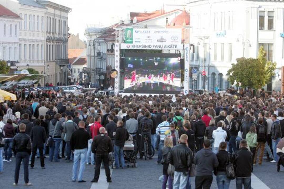 Vilniaus Rotušėje - Lietuvos rinktinės gerbėjų minios