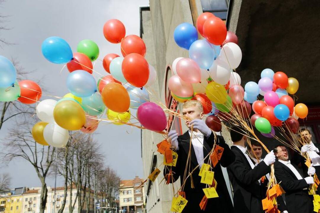 Klaipėdos valstybinis muzikinis teatras pasveikino miestiečius 