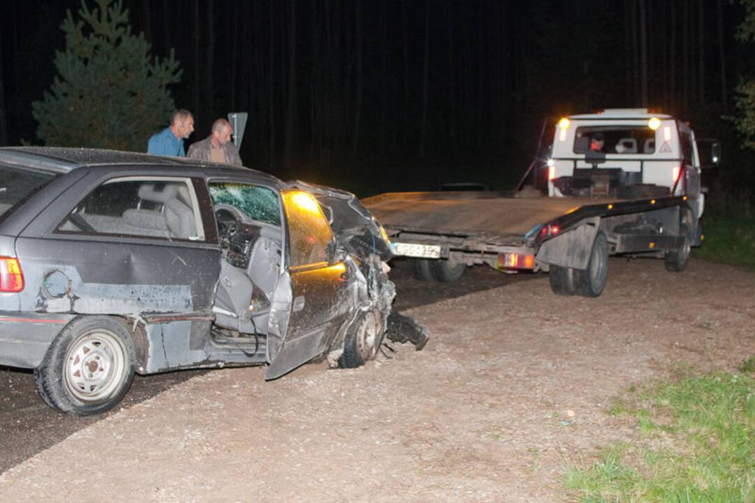 Per avariją trūko automobilio „Opel“ saugos diržai