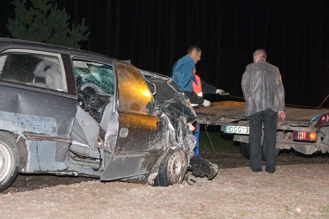 Per avariją trūko automobilio „Opel“ saugos diržai