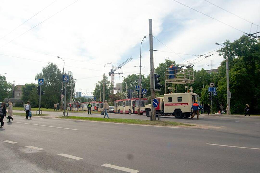 Vilniuje valandą buvo paralyžiuotas troleibusų eismas
