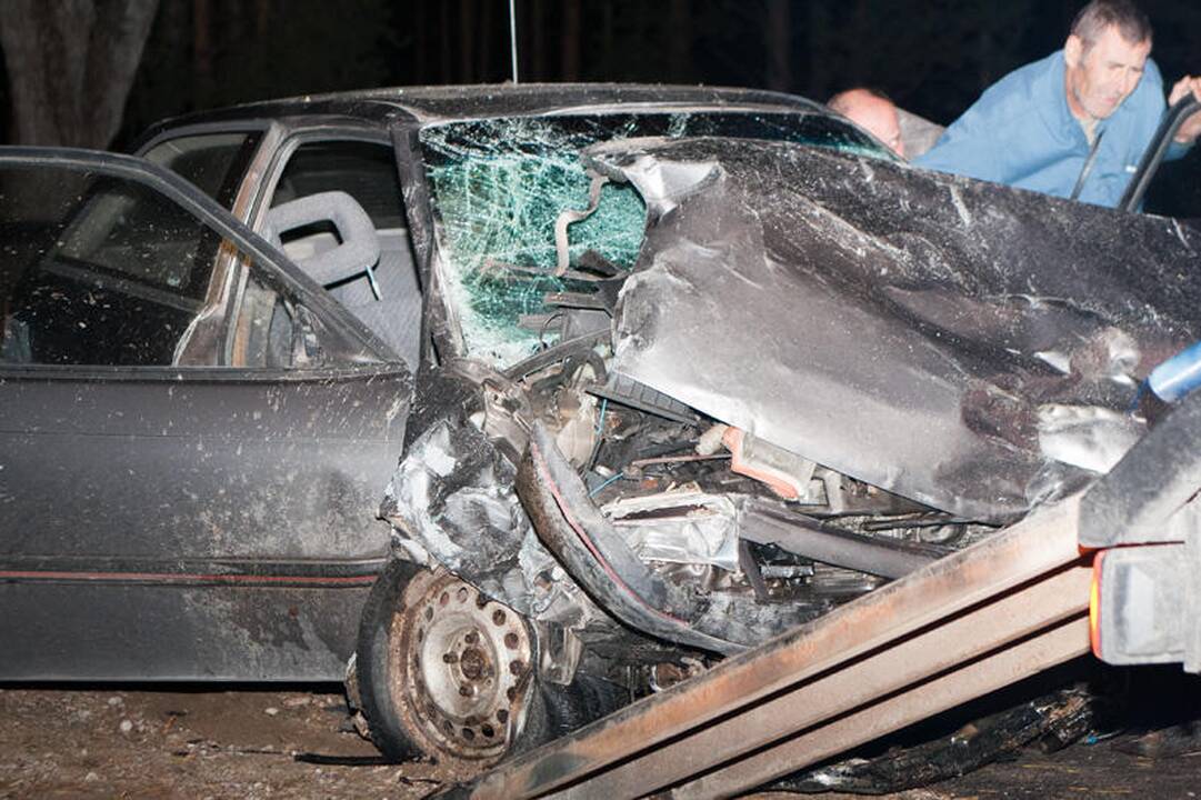 Per avariją trūko automobilio „Opel“ saugos diržai