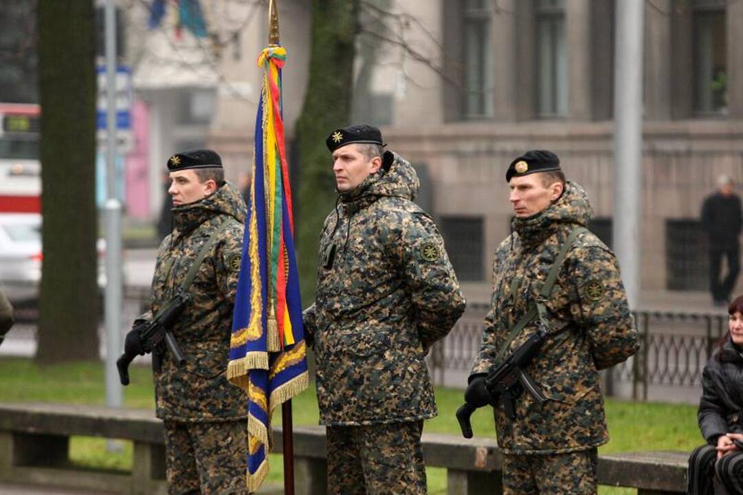 Nežinomo kareivio kapą nuklojo glėbiai gėlių