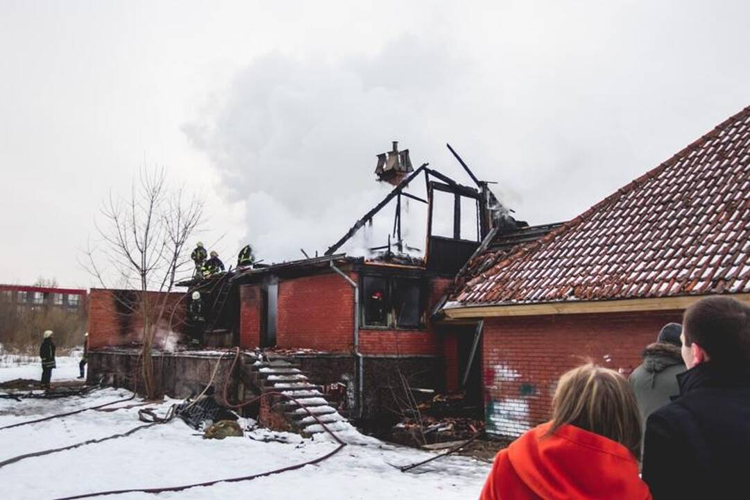 Kaune užsiplieskė namas, bet niekas nenukentėjo