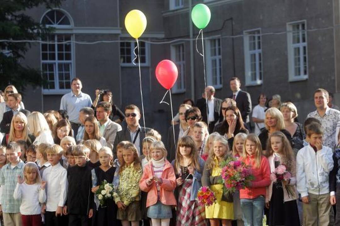 Rugsėjo 1-oji: „Antakalnio" vidurinėje nutūpė V.Ramoškos angelai