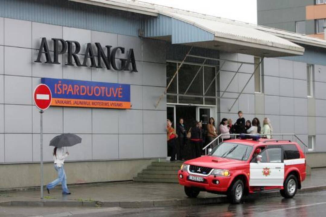 Kilus gaisrui Verslo trikampyje, evakuoti žmonės (papildyta)