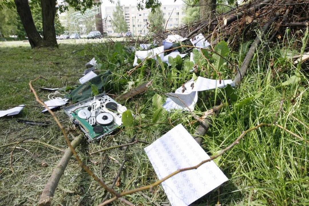 Psichikos ligonis Klaipėdoje visą naktį iš 9 aukšto mėtė daiktus