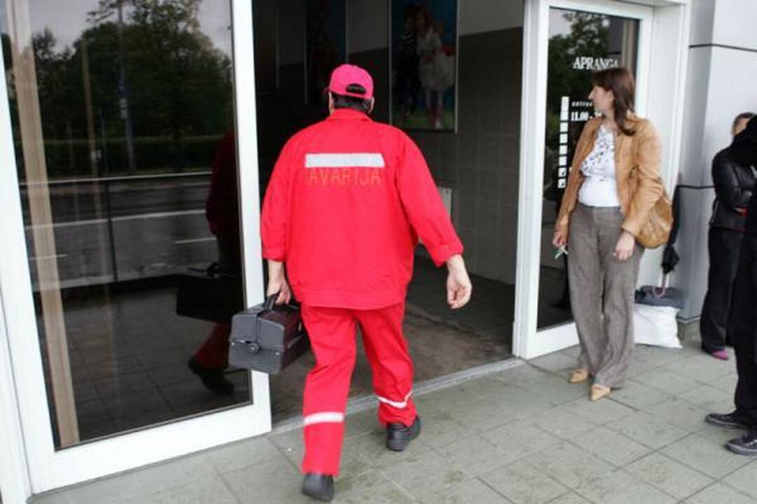 Kilus gaisrui Verslo trikampyje, evakuoti žmonės (papildyta)