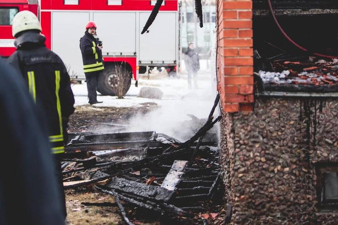 Kaune užsiplieskė namas, bet niekas nenukentėjo