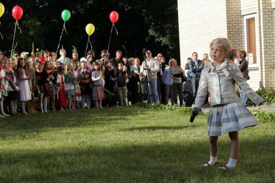 Rugsėjo 1-oji: „Antakalnio" vidurinėje nutūpė V.Ramoškos angelai