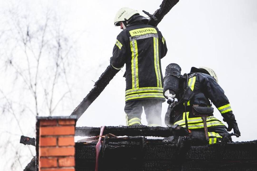 Kaune užsiplieskė namas, bet niekas nenukentėjo