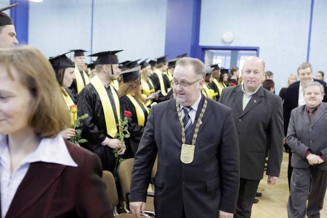 Šventė KU: socialinių mokslų studentams įteikti diplomai